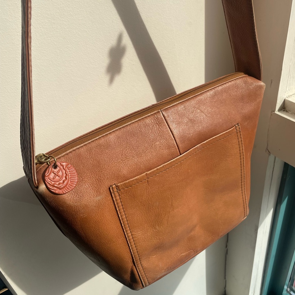 HOBO INTERNATIONAL Leather Shoulder Bag with Minimalist Design